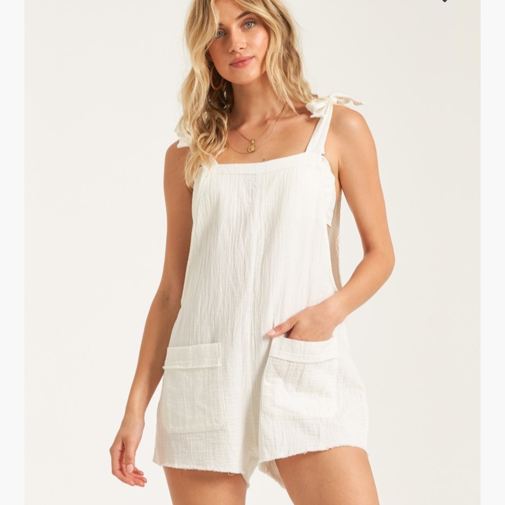 New with tags BILLABONG romper